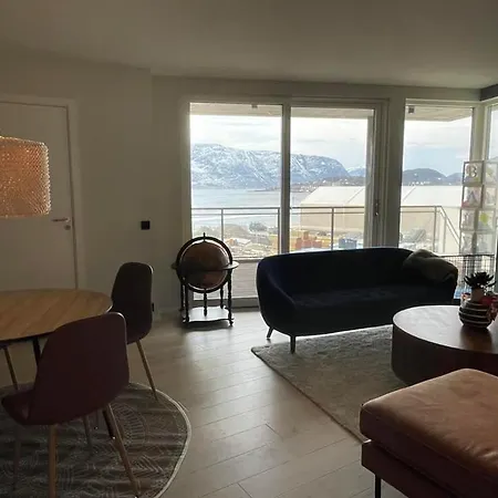 High End, Own Bathing Area, Parking Garage Apartment *